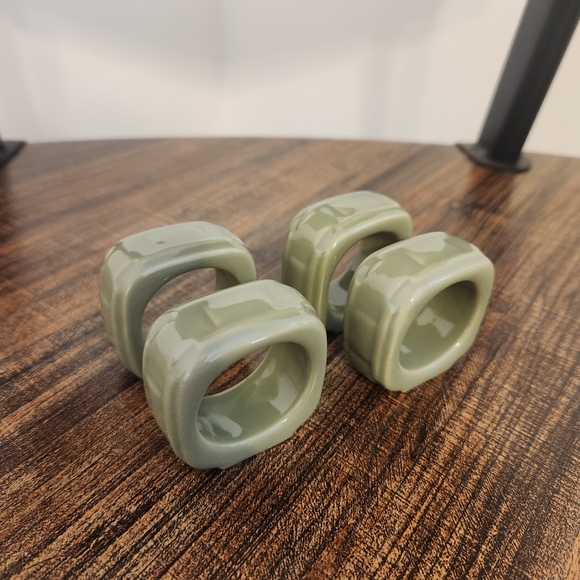 Set of 4 Sage Green Ceramic Longaberger Napkin Rings - Picture 1 of 3
